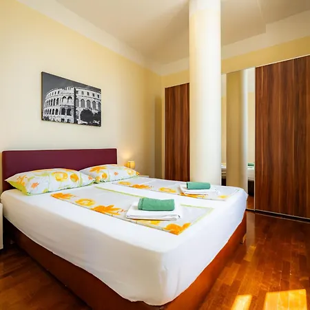 Pjer - Pool & Private Parking Near Znjan Apartmán Split