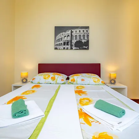 Pjer - Pool & Private Parking Near Znjan * Split
