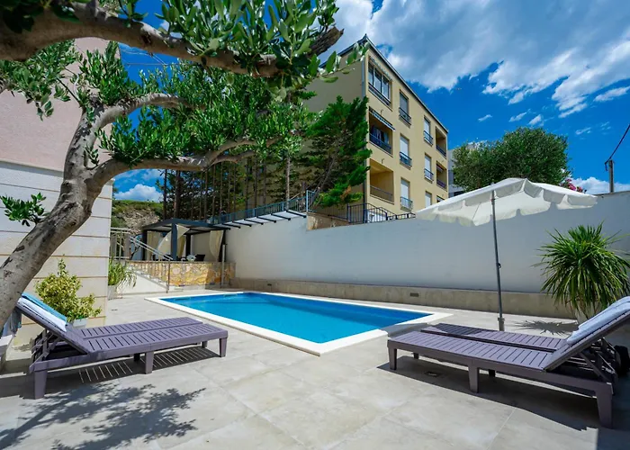 Pjer - Pool & Private Parking Near Znjan Lägenhet Split