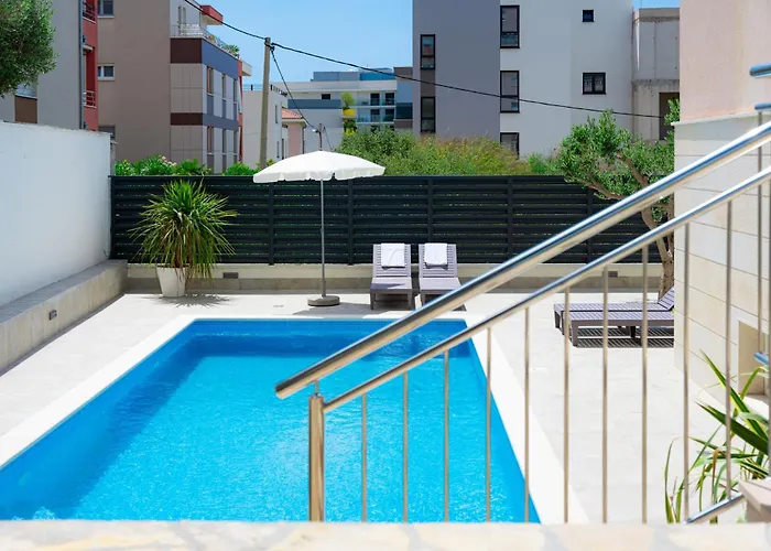 Pjer - Pool & Private Parking Near Znjan * Split
