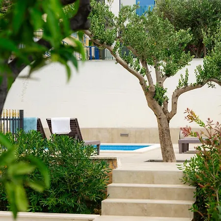 Апартаменты Apartments Villa Pjer - Pool & Private Parking Near Beach Znjan