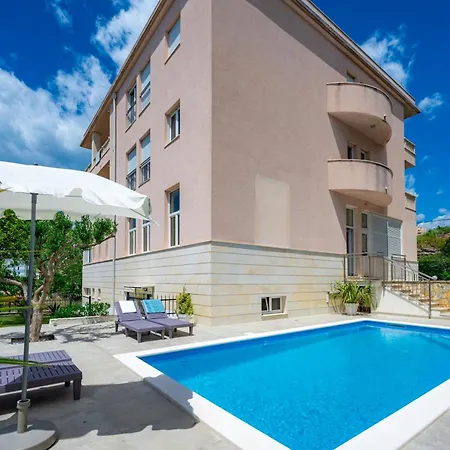 Apartment Apartments Villa Pjer - Pool & Private Parking Near Beach Znjan