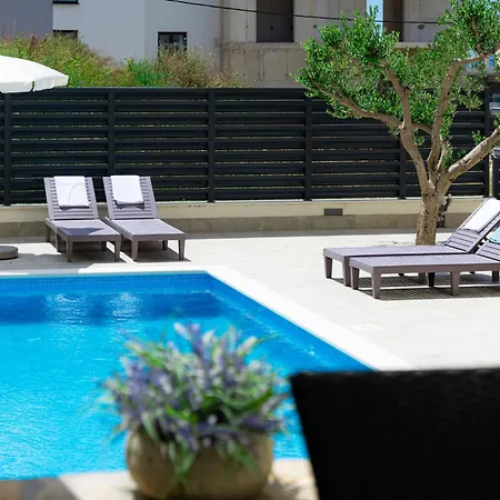 Pjer - Pool & Private Parking Near Znjan 斯普利特