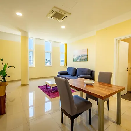 Apartments Villa Pjer - Pool & Private Parking Near Beach Znjan *