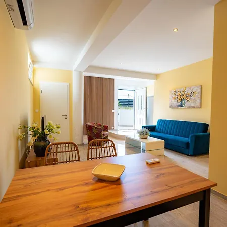 Apartments Villa Pjer - Pool & Private Parking Near Beach Znjan Apartment