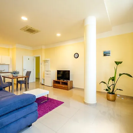 Apartment Apartments Villa Pjer - Pool & Private Parking Near Beach Znjan
