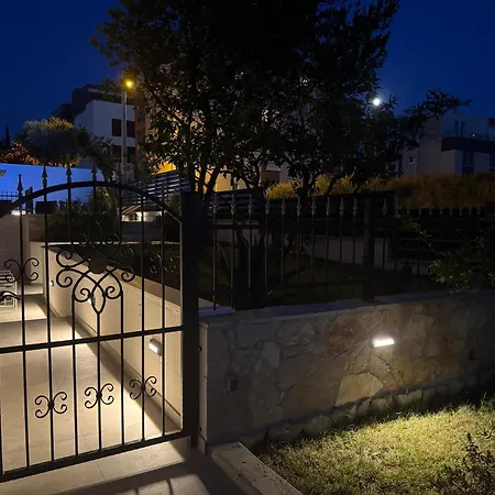 Apartments Villa Pjer - Pool & Private Parking Near Beach Znjan Apartment Split