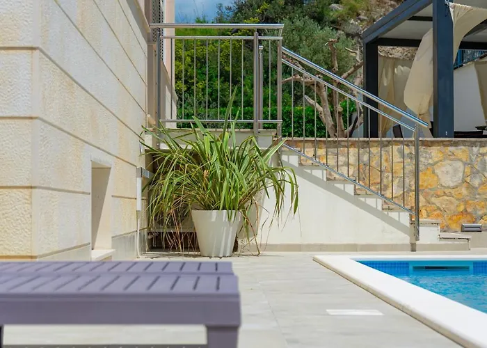 Pjer - Pool & Private Parking Near Znjan * スプリト