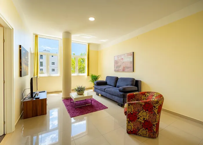 Apartments Villa Pjer - Pool & Private Parking Near Beach Znjan * Сплит