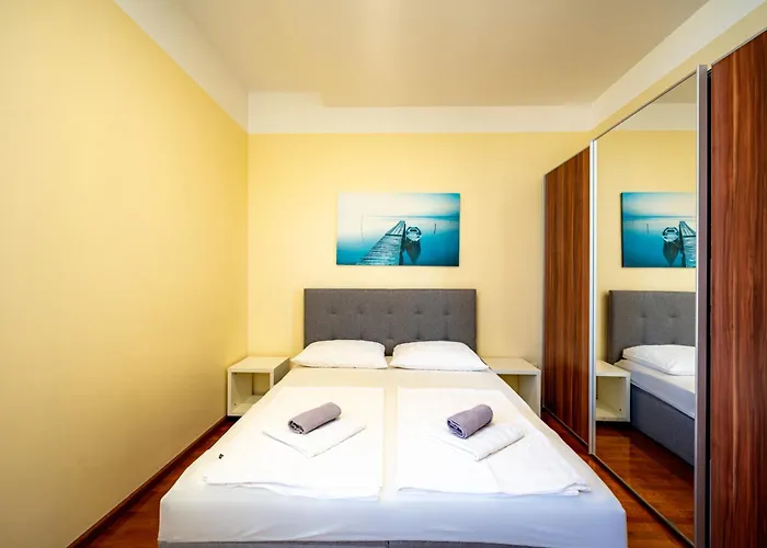 Apartments Villa Pjer - Pool & Private Parking Near Beach Znjan *