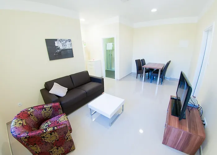 Apartments Villa Pjer - Pool & Private Parking Near Beach Znjan