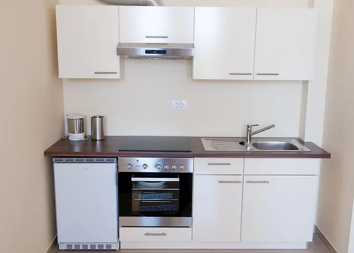 Apartments Villa Pjer - Pool & Private Parking Near Beach Znjan *