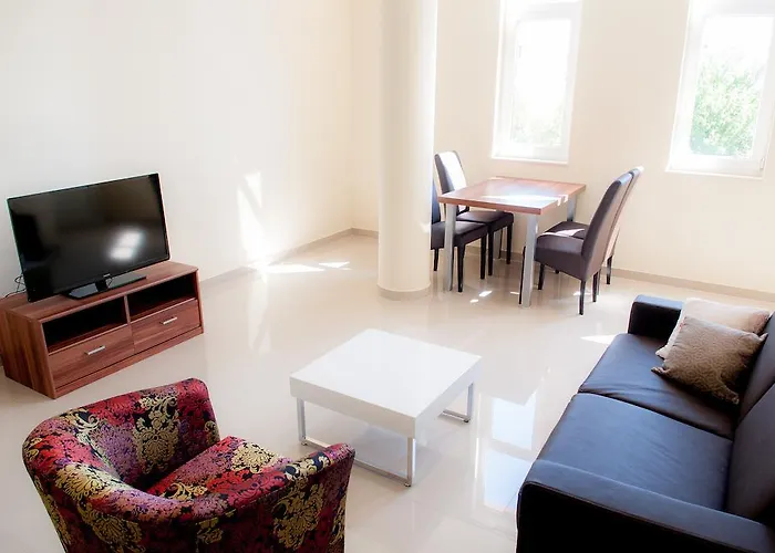 Apartments Villa Pjer - Pool & Private Parking Near Beach Znjan