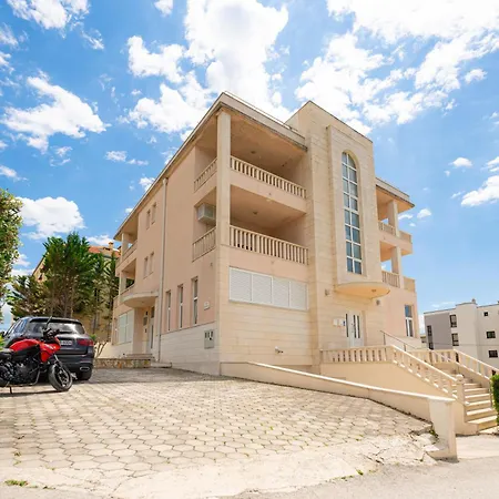 Pjer - Pool & Private Parking Near Znjan Apartament *