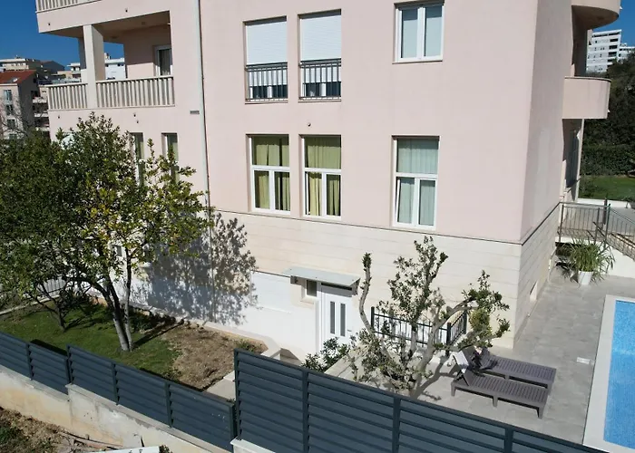 Pjer - Pool & Private Parking Near Znjan * Spalato