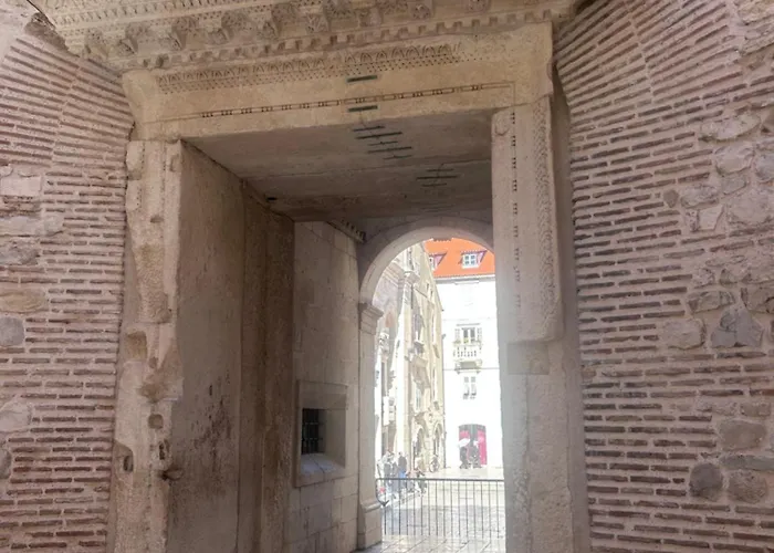 Pjer - Pool & Private Parking Near Znjan