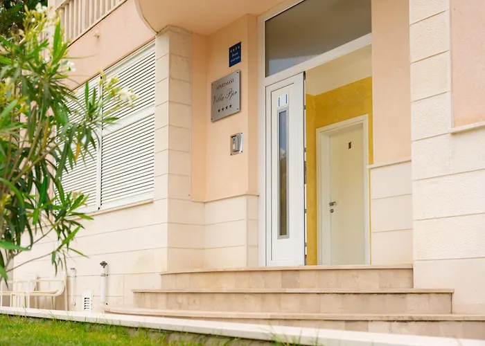 Pjer - Pool & Private Parking Near Znjan Apartament Split