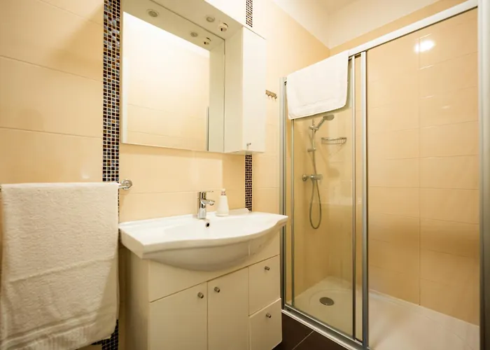 Pjer - Pool & Private Parking Near Znjan Spalato