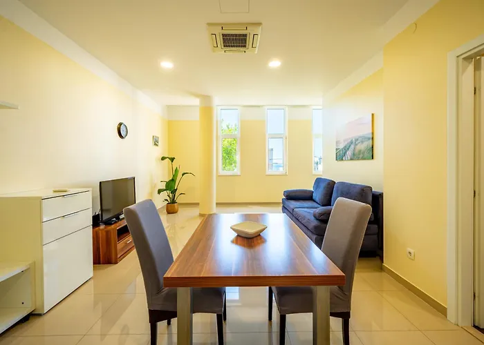 Pjer - Pool & Private Parking Near Znjan Apartament Split