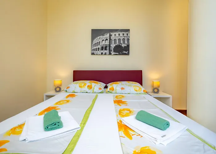 Pjer - Pool & Private Parking Near Znjan * Split