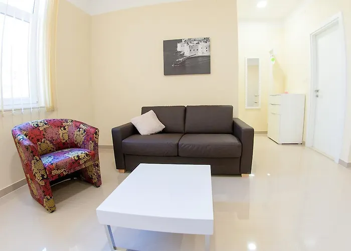 Pjer - Pool & Private Parking Near Znjan